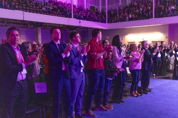 Photo of standing ovation in ISHLT2025 General Session